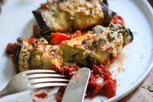 Auberginen Involtini Mit Kr Uter Tofuf Llung In Tomatenso E Veggies