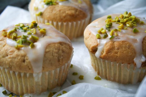 Gefüllte Nussmuffins mit Zitronenguss • veggies | vegan