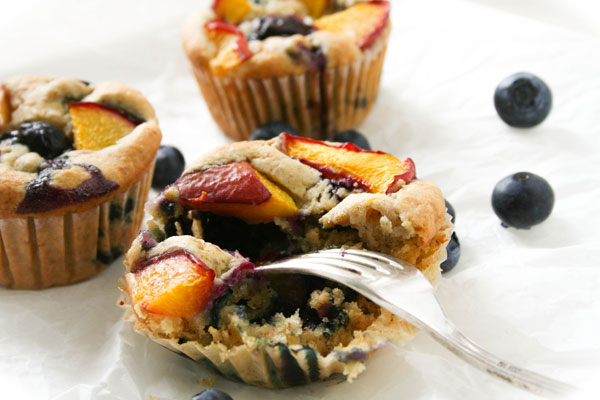 Fruchtige Heidelbeer-Nektarinen Muffins • veggies | vegan