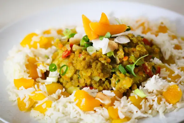 Das vegane Daal mit Aprikosenreis