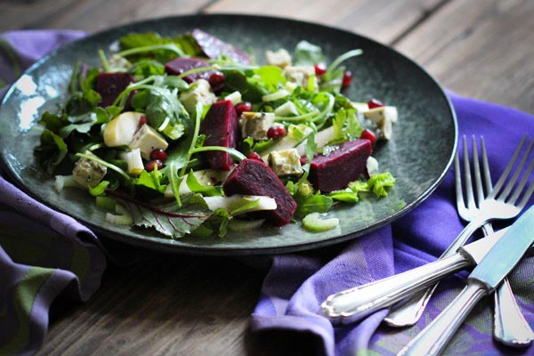 Rote Bete-Birnen Salat mit Orangen-Minz-Vinaigrette • veggies | vegan