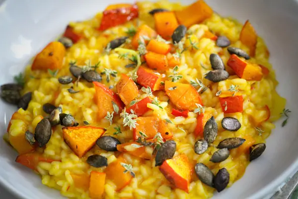 Ein wenig Biss sollte das Risotto noch haben, aber auch sämig-zart sollte es sein