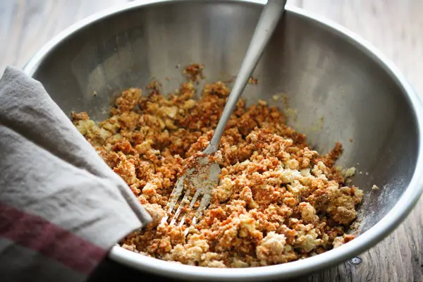 Zutaten für vegane Tofubällchen - herzhaft und lecker. Einfaches Tofurezept