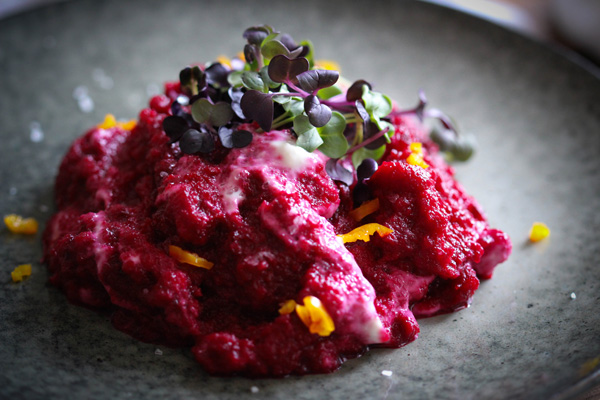 Köstliches Intermezzo mit Roter Bete und frischem Fladenbrot