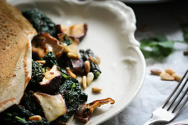 Buchweizengalette mit Shitake & Black Kale