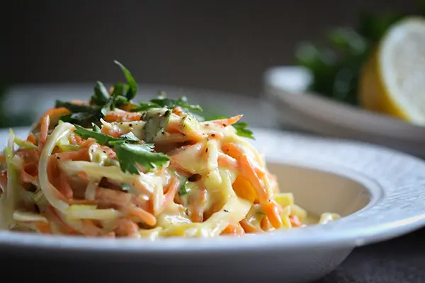 Farmersalat mit veganer Majonaise