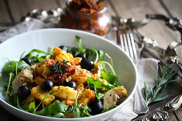 Gnocchi mit Pesto Rosso & Rucola