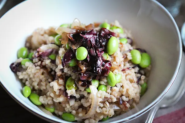 Perlgraupenrisotto mit Radicchio und Edamame