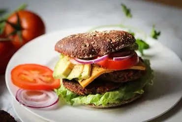 Veganer Tofu-Bohnen-Burger
