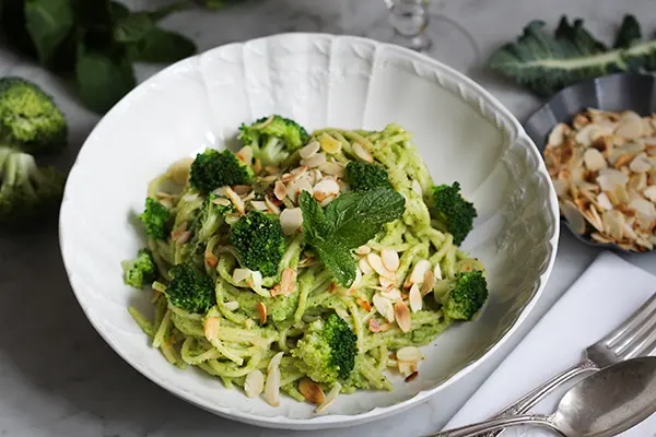 Pasta mit Brokkoli-Minz-Pesto