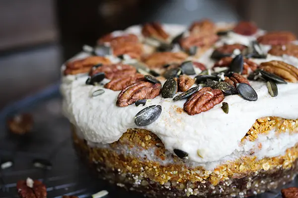 Rohveganer Rüblikuchen