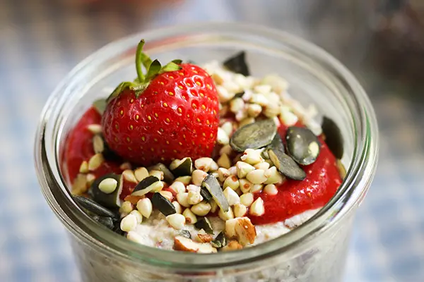 Erdbeer-Buchweizen-Porridge