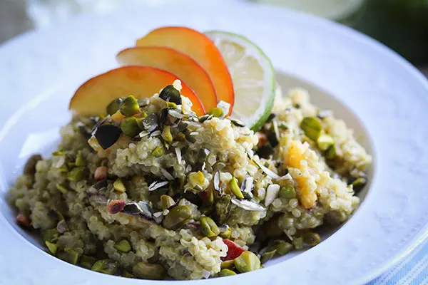 Avocado-Lime-Quinotto mit Pfirsich