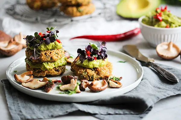 Quinoabuletten mit Guacamole