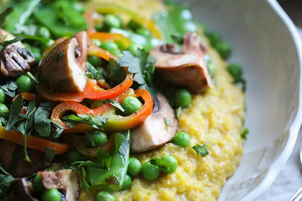 Polenta aus frischem Mais mit knackigem Gemüse
