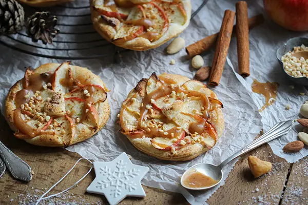 Vegane Marzipan-Apfelküchlein mit Dattelkaramell