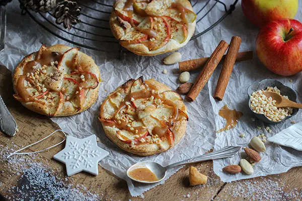 Marzipan-Apfelküchlein mit Dattelkaramell