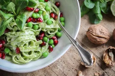 Vegane Pasta mit Feldsalat-Pesto