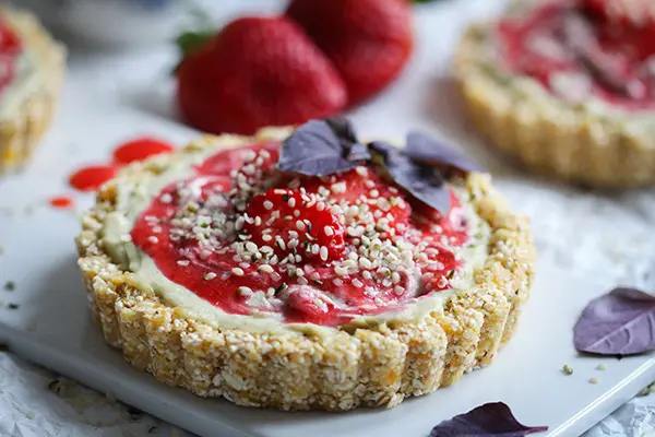 Rohveganes Erdbeertörtchen