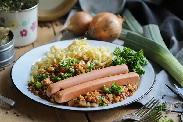 Vegane Linsen-Spätzle-Seitanwürstle
