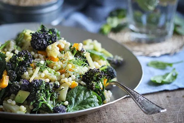 Veganer Perlcouscous mit Fenchel und Winterbrokkoli