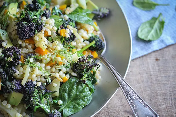 Veganer Perlcouscous mit Fenchel und Winterbrokkoli