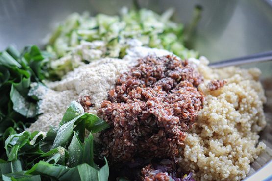 Quinoa-Bärlauch-Buletten mit würzigem Avocado-Dip • veggies | vegan