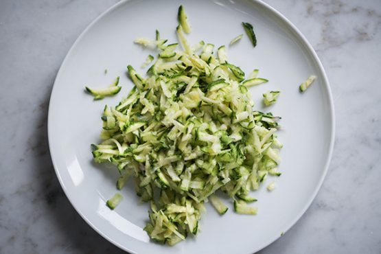 Quinoa-Bärlauch-Buletten mit würzigem Avocado-Dip • veggies | vegan