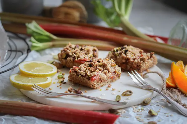 Vegane Rhabarber-Schnitten