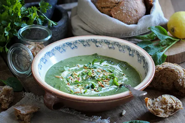 Vegane Spinatsuppe mit Kokosmilch