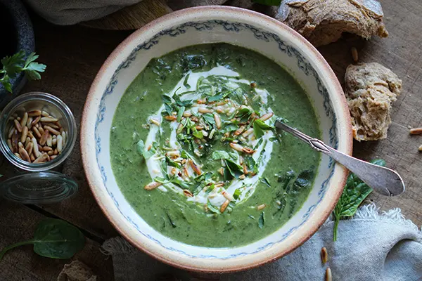 Vegane Spinatsuppe mit Kokosmilch