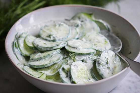 Kartoffel-Couscous-Taler mit Gurkensalat &amp; Dill • veggies | vegan