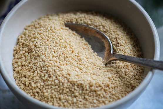 Kartoffel-Couscous-Taler mit Gurkensalat &amp; Dill • veggies | vegan