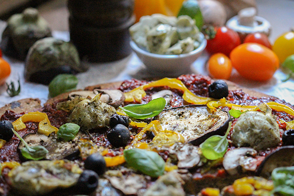 Pizza mit Auberginenboden - glutenfrei, vegan und superlecker! 