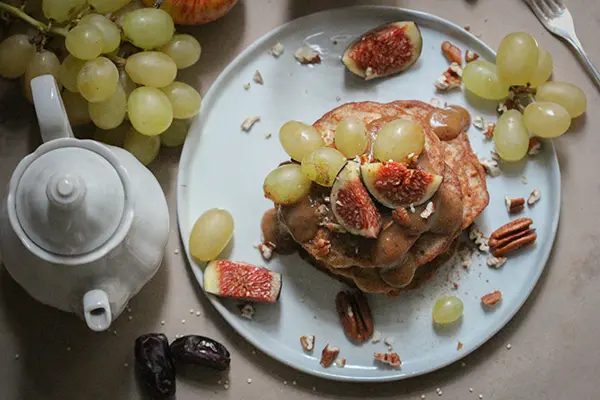 Vegan und glutenfrei: Quinoa-Pancakes mit Dattelkaramell