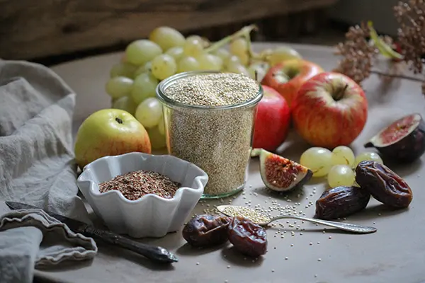 Zutaten für Quinoa-Pancakes mit Dattelkaramell
