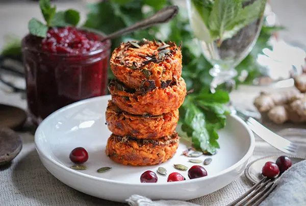 Vegane Süßkartoffel-Muffins mit fruchtigem Chutney