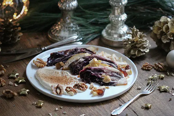 Karamellisierter radicchio mit Birne und Cashew-Zimtcreme