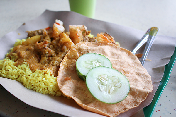 Veganes Gericht in Little India: Mock-Meat meets Rice and Curry