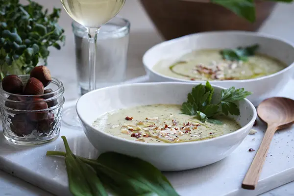 Aromatische, vegane Bärlauchsuppe