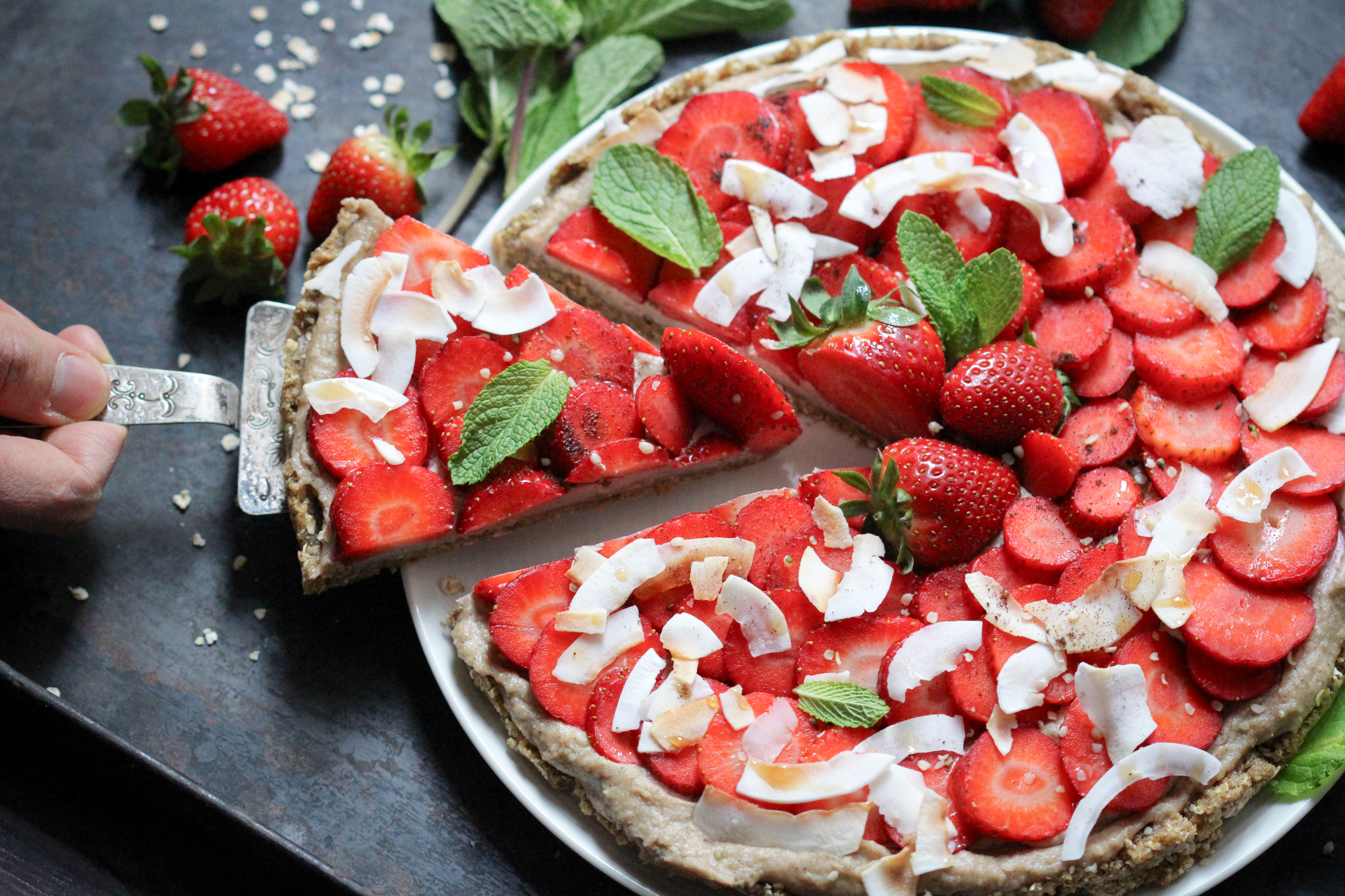 Roh-veganer Erdbeer-Kuchen