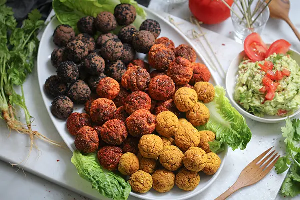 EM Snack Spezial: Vegane Bällchen aus Linsen und schwarzen Bohnen