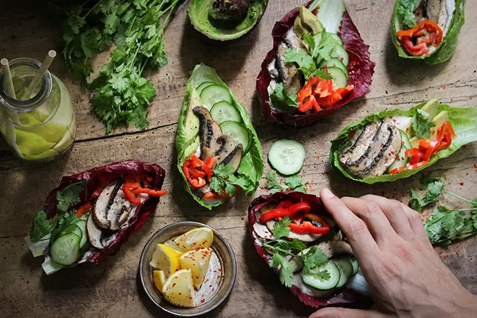 Portobello-Salatschffchen mit Bohnenmus