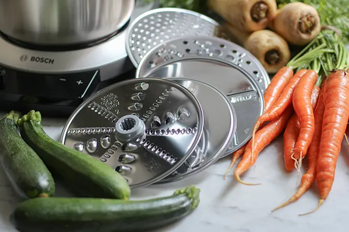 Das VeggieLove-Set der Bosch OptiMUM mit 5 Durchlaufschnitzlern