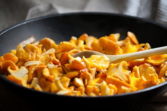 Pilzrahmsoße Mit Pilzen Aus Der Dose