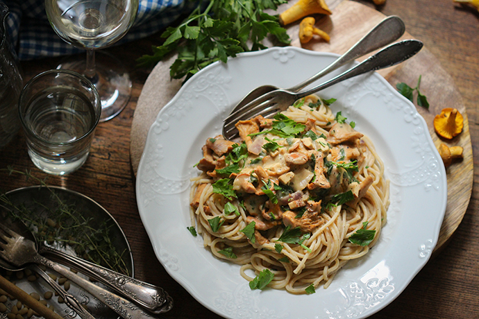 Pfifferling-Pasta mit Bohnen-Alfredo-Soße