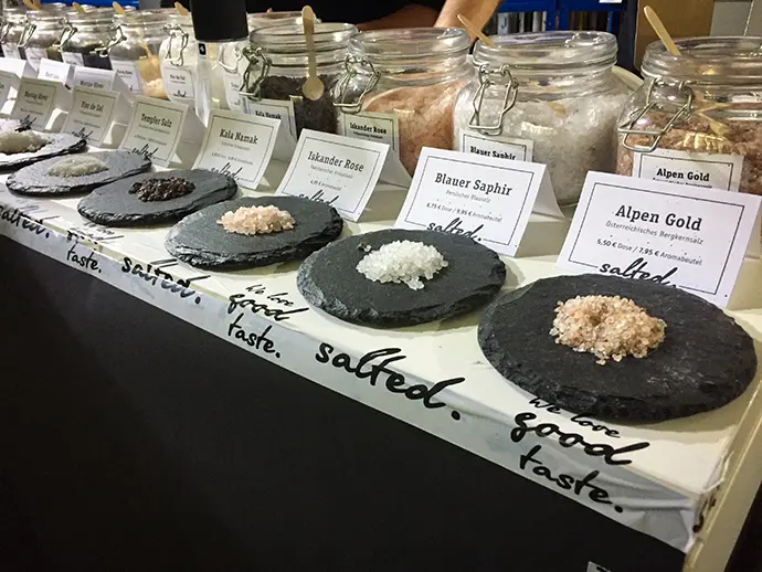 Verschiedene Salz-Sorten auf der Berlin Food Week