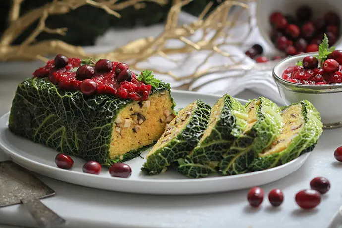PPilz-Polenta im Wirsingmantel mit Cranberry-Chutney