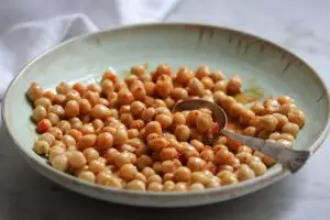 Marinierte Kichererbsen - bereit für den Ofen!
