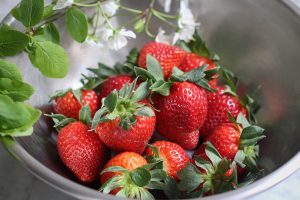 Frische Erdbeeren für leckere vegane Erdbeerrezepte